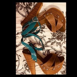 Jessica Simpson Wooden Platforms…like new in perfect condition.
